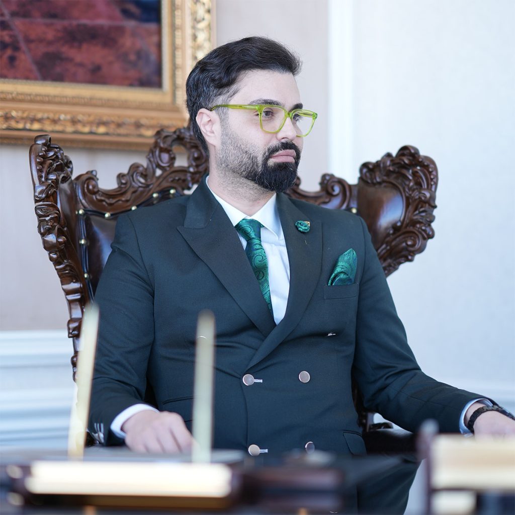 دکتر ماکان آریا پارسا خلبان و کارآفرین ایرانی