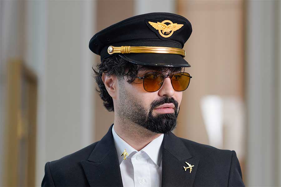 خلبانی دکتر ماکان آریا پارسا