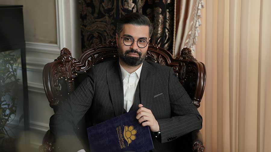 ماکان آریا پارسا در ساختمان پارس پندار نهاد