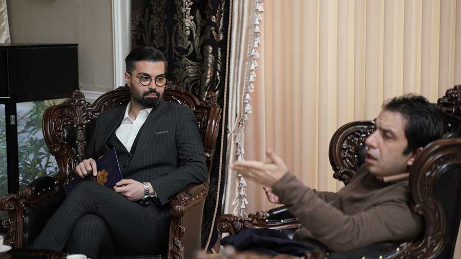 ماکان آریا پارسا در کنار عباس جمشیدی فر در سریال قطب شمال