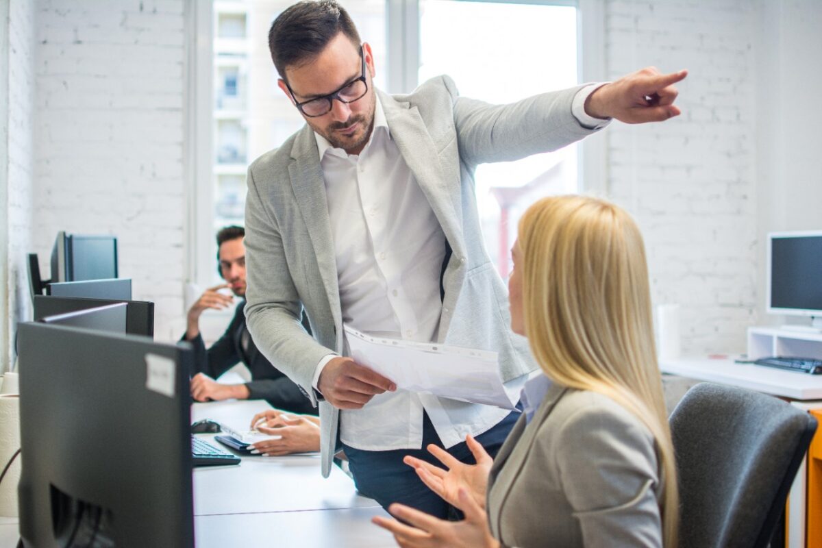 معایب تعدیل نیرو معایب تعدیل نیرو