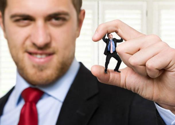 چگونه با افراد خودشیفته برخورد کنیم چگونه با افراد خودشیفته برخورد کنیم